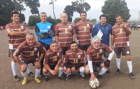 Años Dorados Nueva Estrella del Mar, sábado 13-04-2024; Salinas 2. De pie: Cristián Hidalgo, Alejandro Inzunza, Fernando Barrera, Fabián Leal, Pablo Silva (D.T.), Daniel Flores. Agachados: Jaime Concha, Hernán Arias, Alcides Salgado, Carlos Inzunza. 